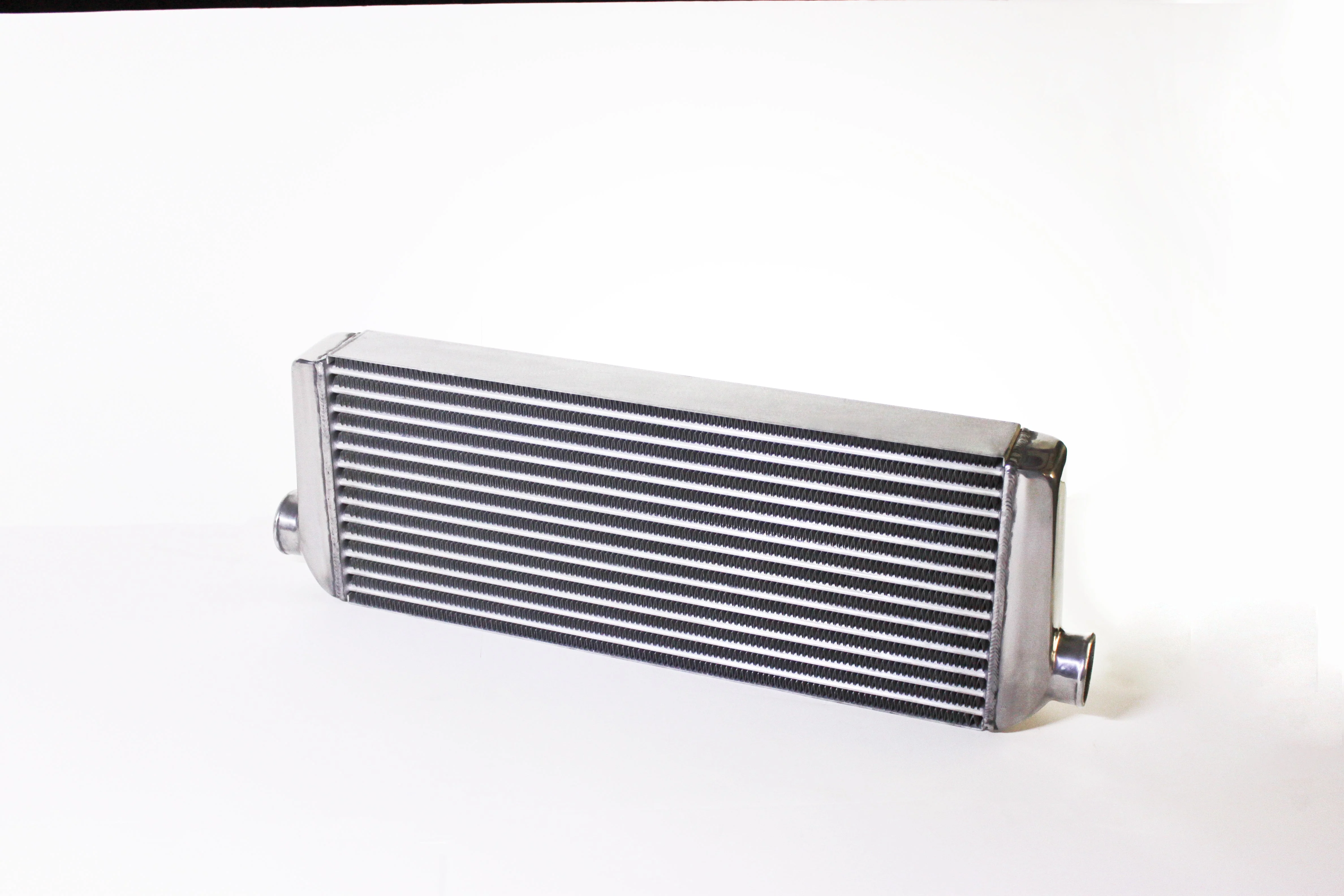 UNIVERSAL INTERCOOLER SPEC TYPE-28, BOTTOM 60mm INLET/OUTLET - (12001415) - Image 2